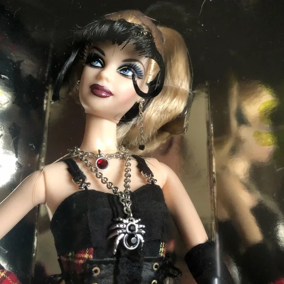 NIB HARD ROCK 2008 BARBIE GOLD LABEL COLLECTOR PIN - Picture 4 of 12